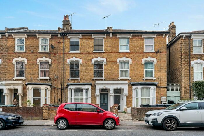 2 Bedroom Flat To Rent In Victoria Road, London, N4