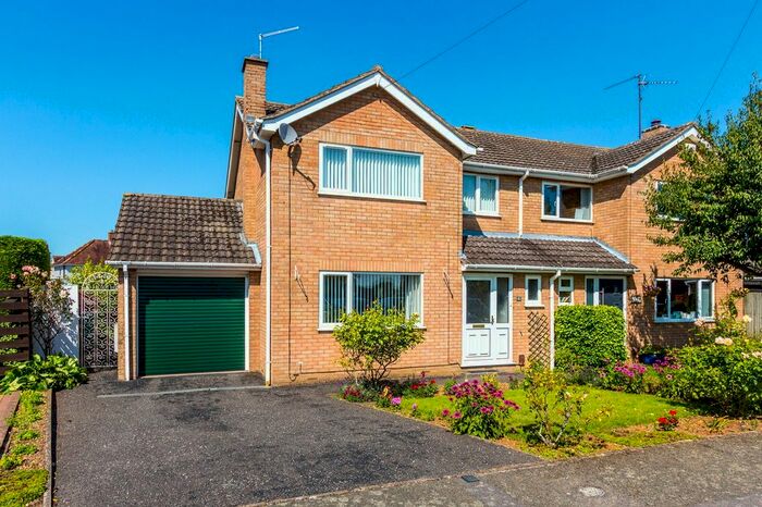 3 Bedroom Semi-Detached House To Rent In Cedar Close, Irchester, Wellingborough, NN29