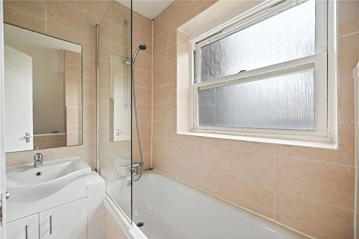 1 Bedroom Flat For Sale In Clarendon Road, London, W11