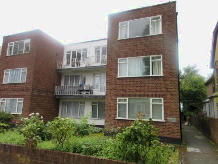 2 Bedroom Flat To Rent In Alexandra Road, Southend On Sea, SS1