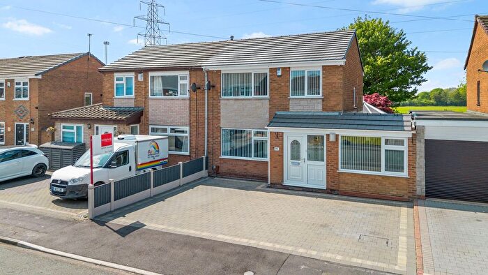 3 Bedroom Semi-Detached House For Sale In Poulton Crescent, Woolston, WA1