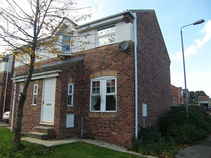 3 Bedroom Semi Detached House For Sale In Park Close, Ryhill, Wakefield, WF4