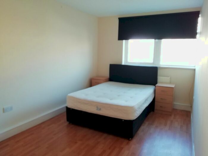 4 Bedroom Flat To Rent In New Cross Road, London, SE14