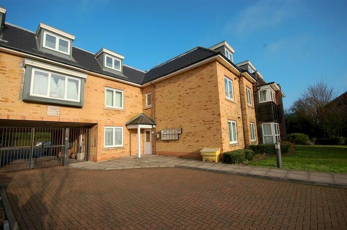 1 Bedroom Flat To Rent In Hercies Road, Hillingdon, Middlesex, UB10
