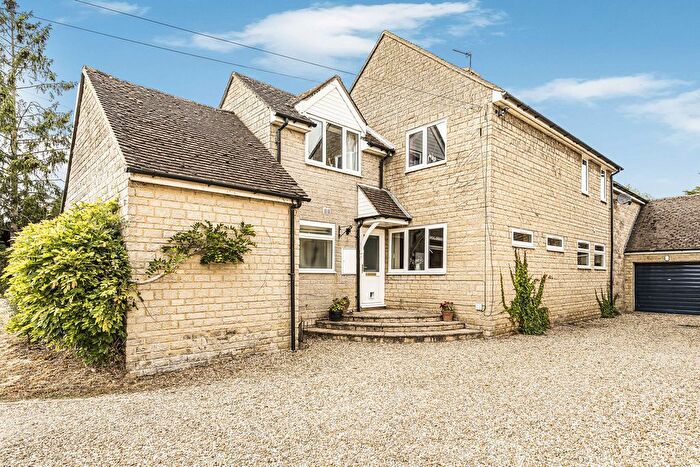 4 Bedroom Semi-Detached House For Sale In Hardwick Road, Hethe, OX27