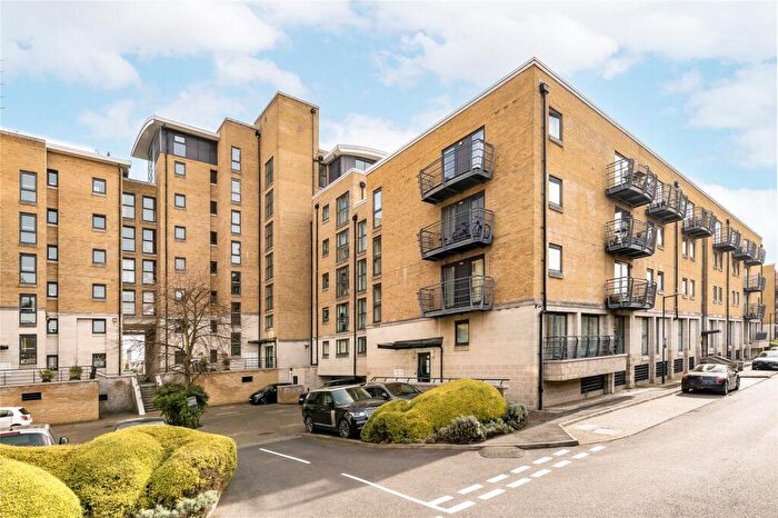 3 Bedroom Flat To Rent In Stretton Mansions, Glaisher Street, London, SE8