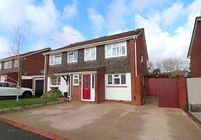 3 Bedroom Semi Detached House For Sale In Allen Road, Hedge End, SO30