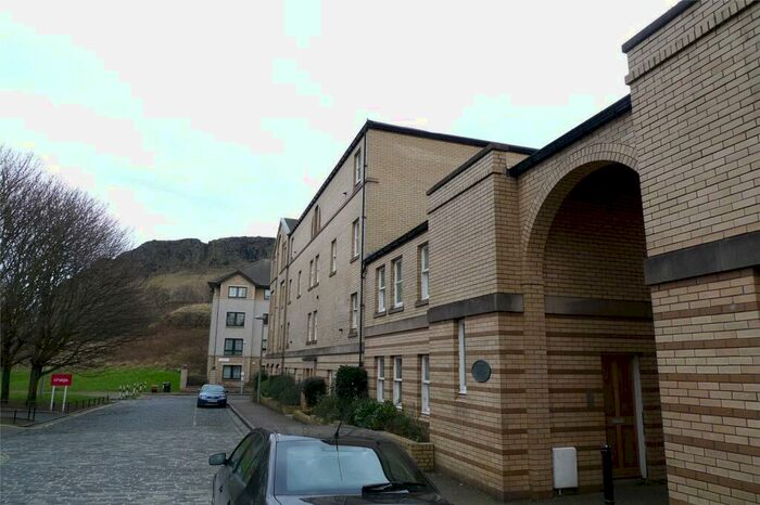 3 Bedroom Flat To Rent In St Leonards Hill, Newington, Edinburgh, EH8