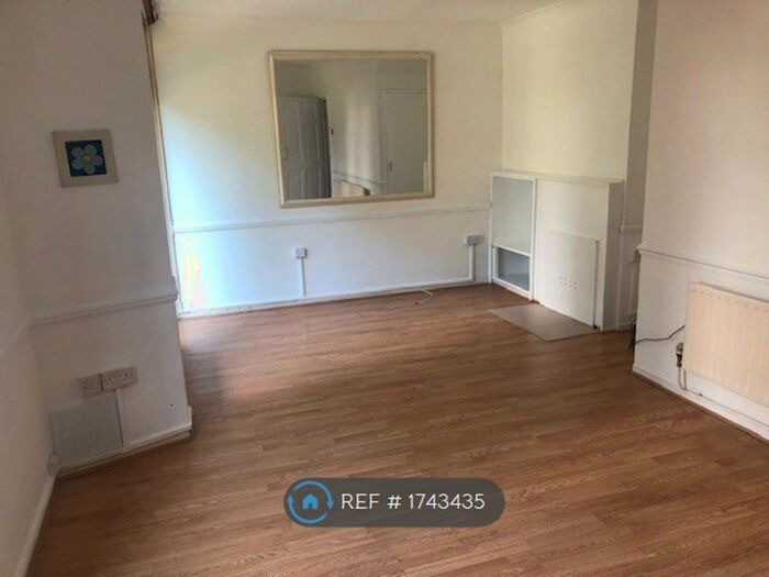 4 Bedroom Flat To Rent In Swanton Gardens, London, SW19