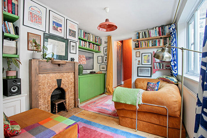 2 Bedroom Flat For Sale In Lister Road, Bushwood Area, E11