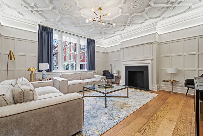 2 Bedroom Flat To Rent In Park Street, Mayfair, London, W1K