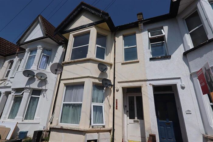 2 Bedroom Flat To Rent In Burdett Avenue, Westcliff-On-Sea, SS0