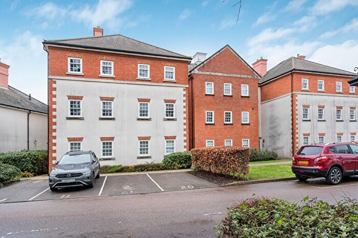 2 Bedroom Flat For Sale In Gawton Crescent, Coulsdon, CR5
