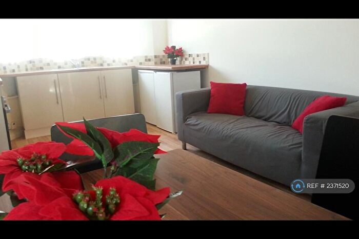 2 Bedroom Flat To Rent In Waddon, Croydon, CR0