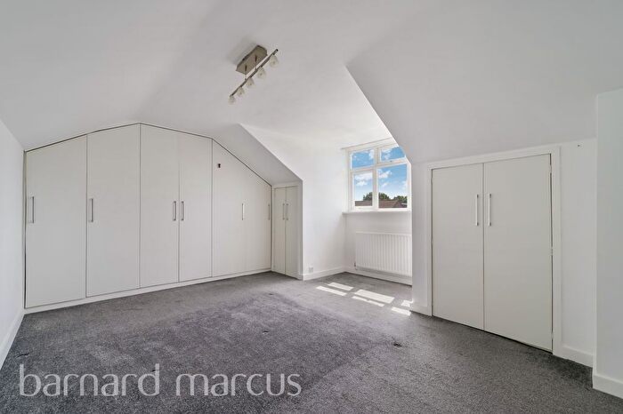 3 Bedroom Semi-Detached Bungalow To Rent In Mill Way, Feltham, TW14