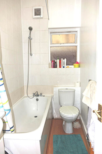 2 Bedroom Apartment To Rent In Lowlands Road, Harrow, HA1