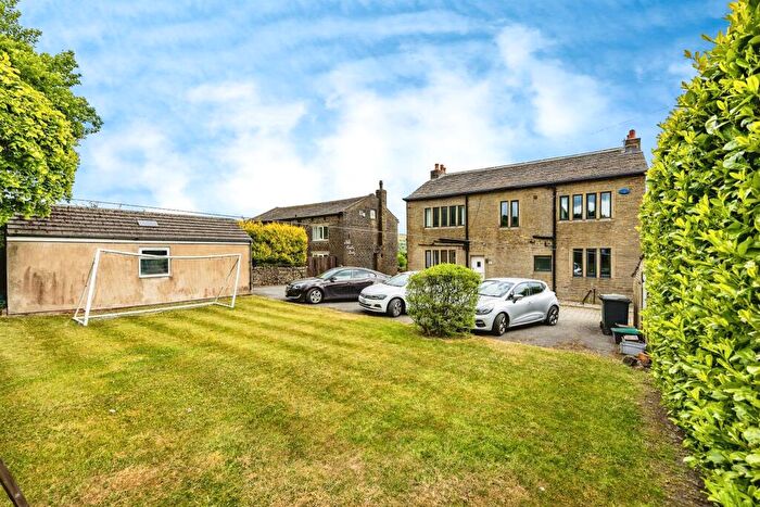 4 Bedroom Detached House For Sale In New Laithe House, Illingworth, Halifax, HX2