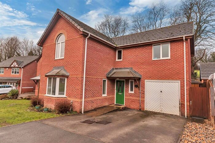 4 Bedroom Detached House For Sale In The Oaks, Trevor, LL20