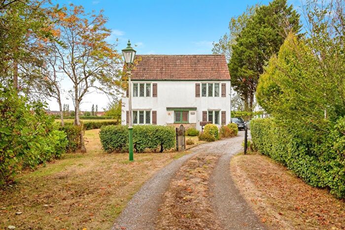 3 Bedroom Detached House For Sale In New Road, Melksham, SN12
