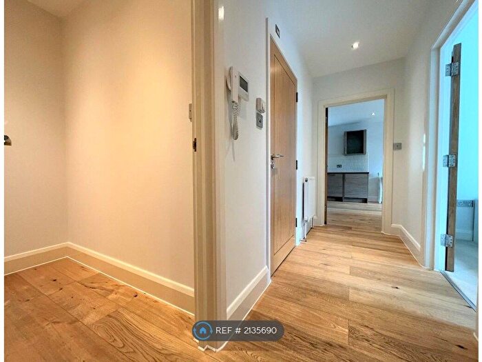 1 Bedroom Flat To Rent In Swakeleys Road, Uxbridge, UB10