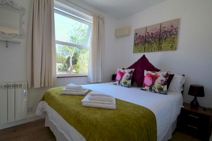 2 Bedroom Detached Bungalow To Rent In Rew Street, Gurnard, PO31