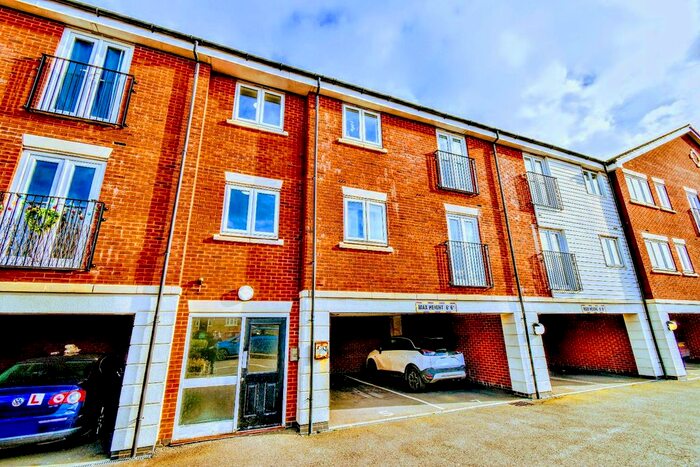 1 Bedroom Flat To Rent In Flat Southgate Way, Dudley, DY1