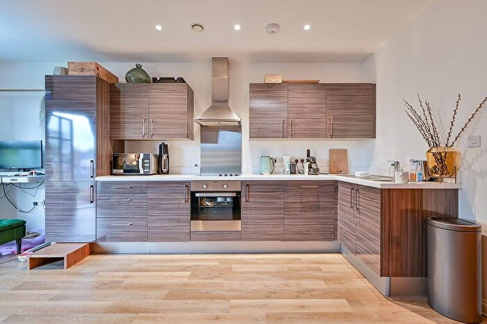 1 Bedroom Flat For Sale In Palladian Gardens, Chiswick, London, W4