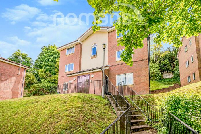 2 Bedroom Flat To Rent In Lingfield Close, High Wycombe, HP13