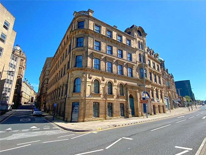 2 Bedroom Flat For Sale In Leeds Road, Bradford, West Yorkshire, BD1