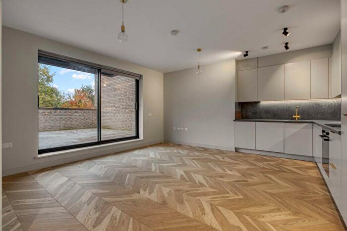 1 Bedroom Flat To Rent In Spire Mews, London, N4