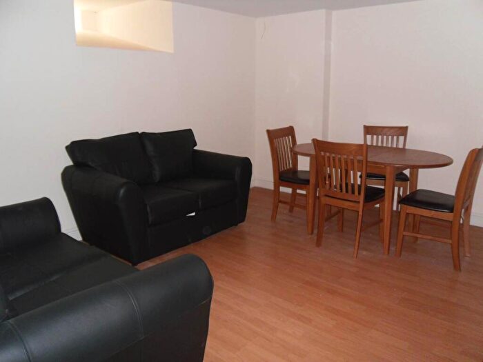 4 Bedroom Flat To Rent In Crwys Road, Cathays, Cardiff, CF24