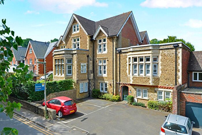 2 Bedroom Flat For Sale In Brighton Road, Godalming, Surrey, GU7