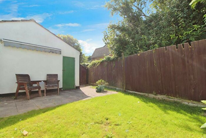 2 Bedroom Semi-Detached Bungalow For Sale In Goldsworthy Way, Slough, SL1