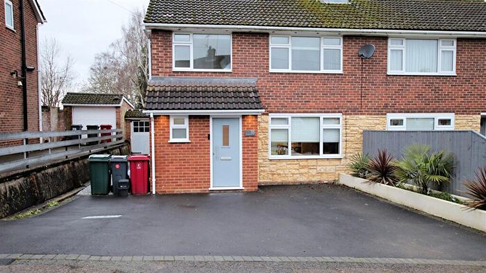 3 Bedroom Semi Detached House To Rent In Elmstone Drive, Tilehurst, Reading, RG31
