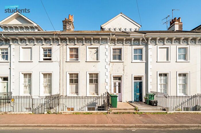3 Bedroom Flat To Rent In Park Crescent, Brighton, East Sussex, BN2