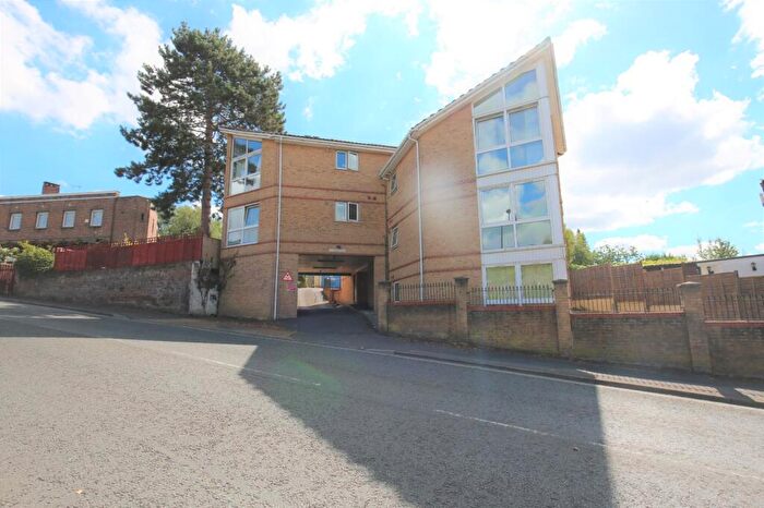 2 Bedroom Flat To Rent In Woodmill Lane, Bitterne Park, Southampton, Hampshire, SO18