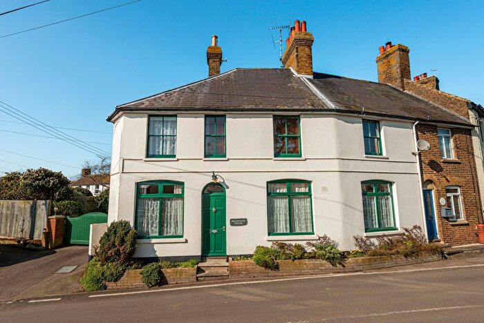 4 Bedroom End Of Terrace House For Sale In Conyer, Sittingbourne, ME9