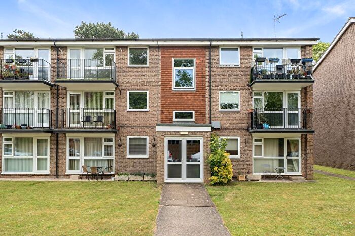 2 Bedroom Flat For Sale In West Of Reading Town Centre, Berkshire, RG30