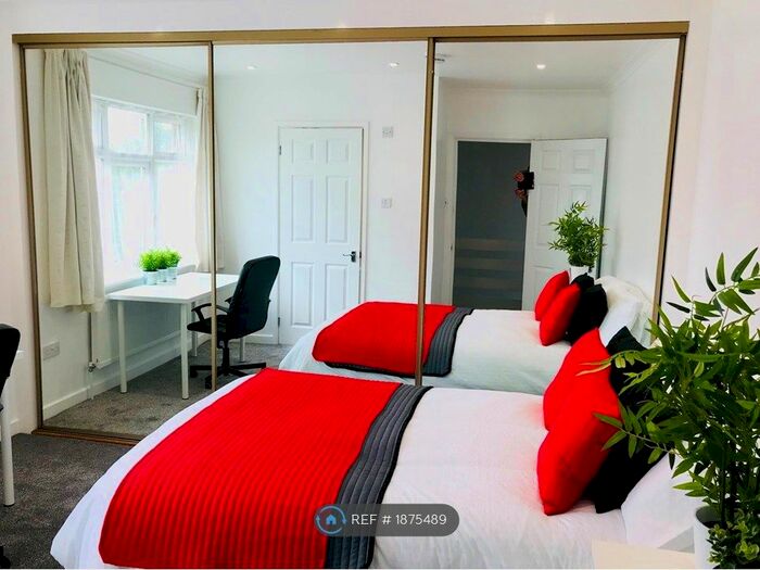 6 Bedroom Semi-Detached House To Rent In Harefied Road, Southampton, SO17