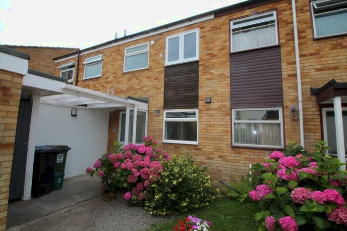 2 Bedroom Semi-Detached House To Rent In Glorious River Views, HP1