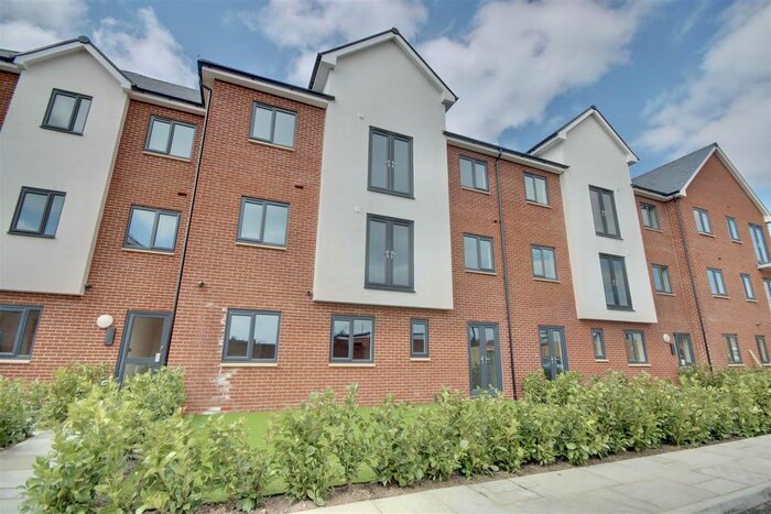 1 Bedroom Flat To Rent In Moneyfield Avenue, Portsmouth, PO3