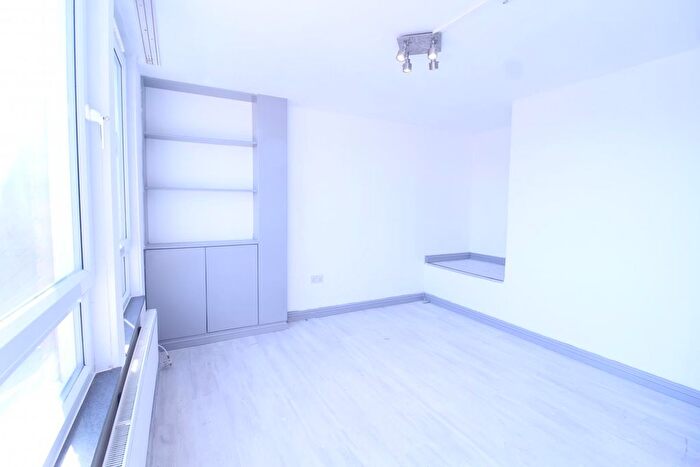 4 Bedroom Flat To Rent In Copperfield Mews, London, N18