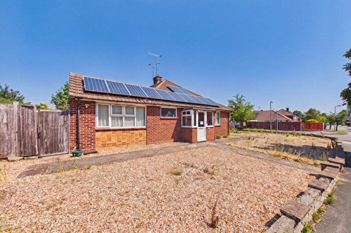 2 Bedroom Bungalow For Sale In West Heath Road, Farnborough, Hampshire, GU14
