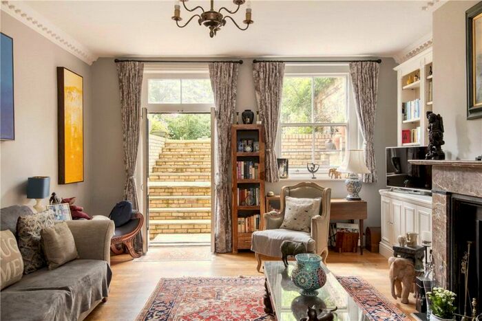 2 Bedroom Apartment To Rent In Nightingale Lane, London, SW12