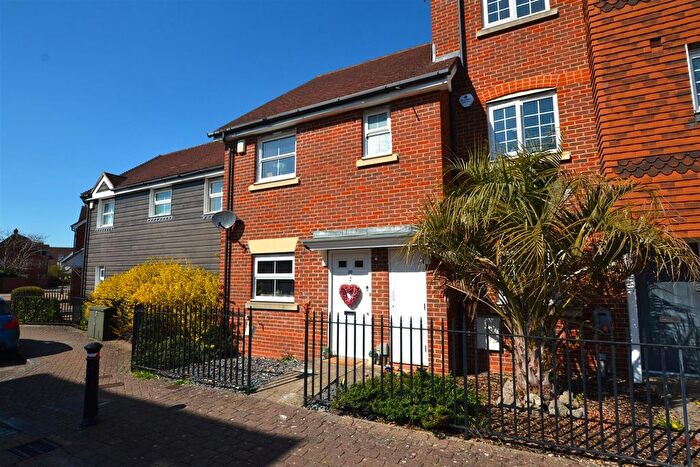 3 Bedroom Terraced House To Rent In Giffard Lane, Fleet, GU51
