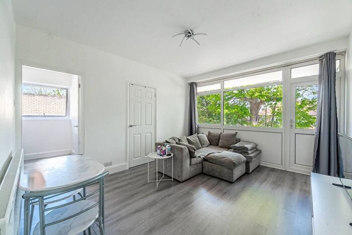 1 Bedroom Flat To Rent In Belmont Lane, Stanmore, HA7