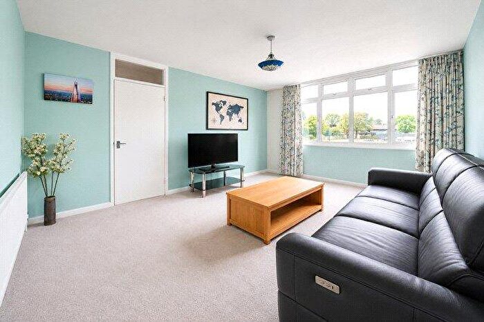 2 Bedroom Flat For Sale In Deanery Road, London, E15