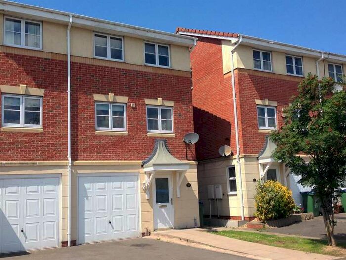 3 Bedroom Semi-Detached House To Rent In Macdonald Close, Oldbury B69