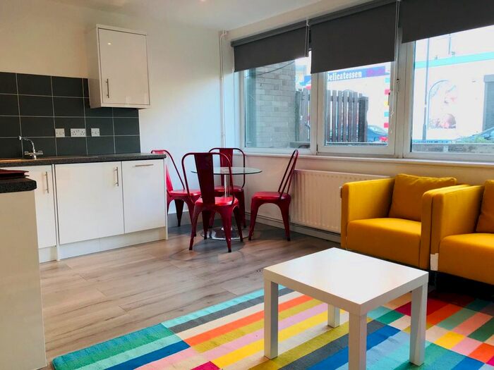 4 Bedroom Flat To Rent In Dovet Court, Stockwell, SW8