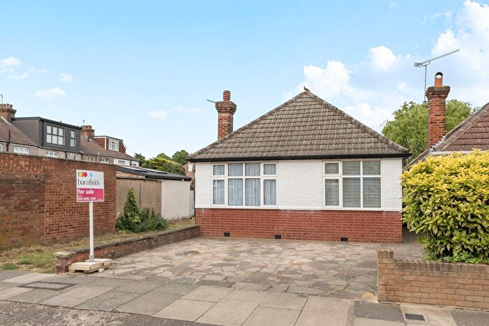 2 Bedroom Detached House For Sale In Uvedale Road, Enfield, EN2